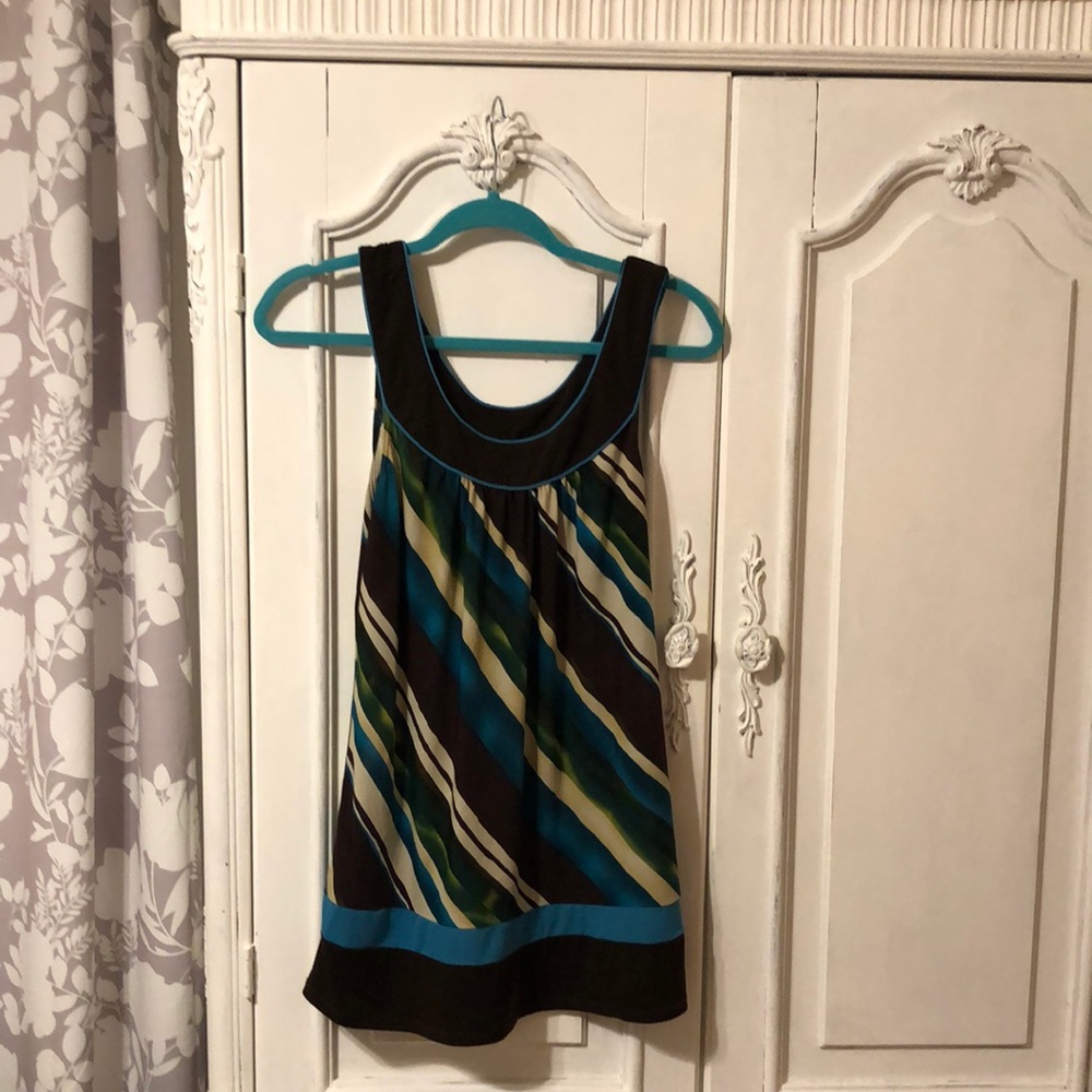 Printed tank top size medium